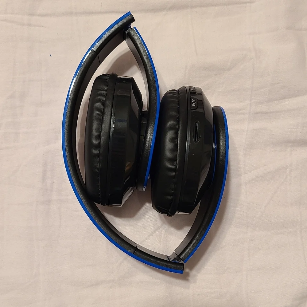 Wireless Headphones Set